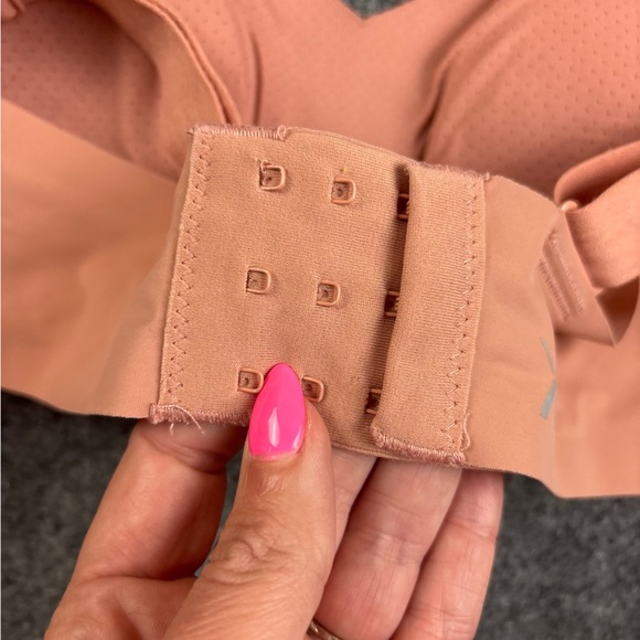 KNIX Women’s Peach Colored V-Neck Removable Pads Wireless Bra size: 4 - Picture 6 of 9